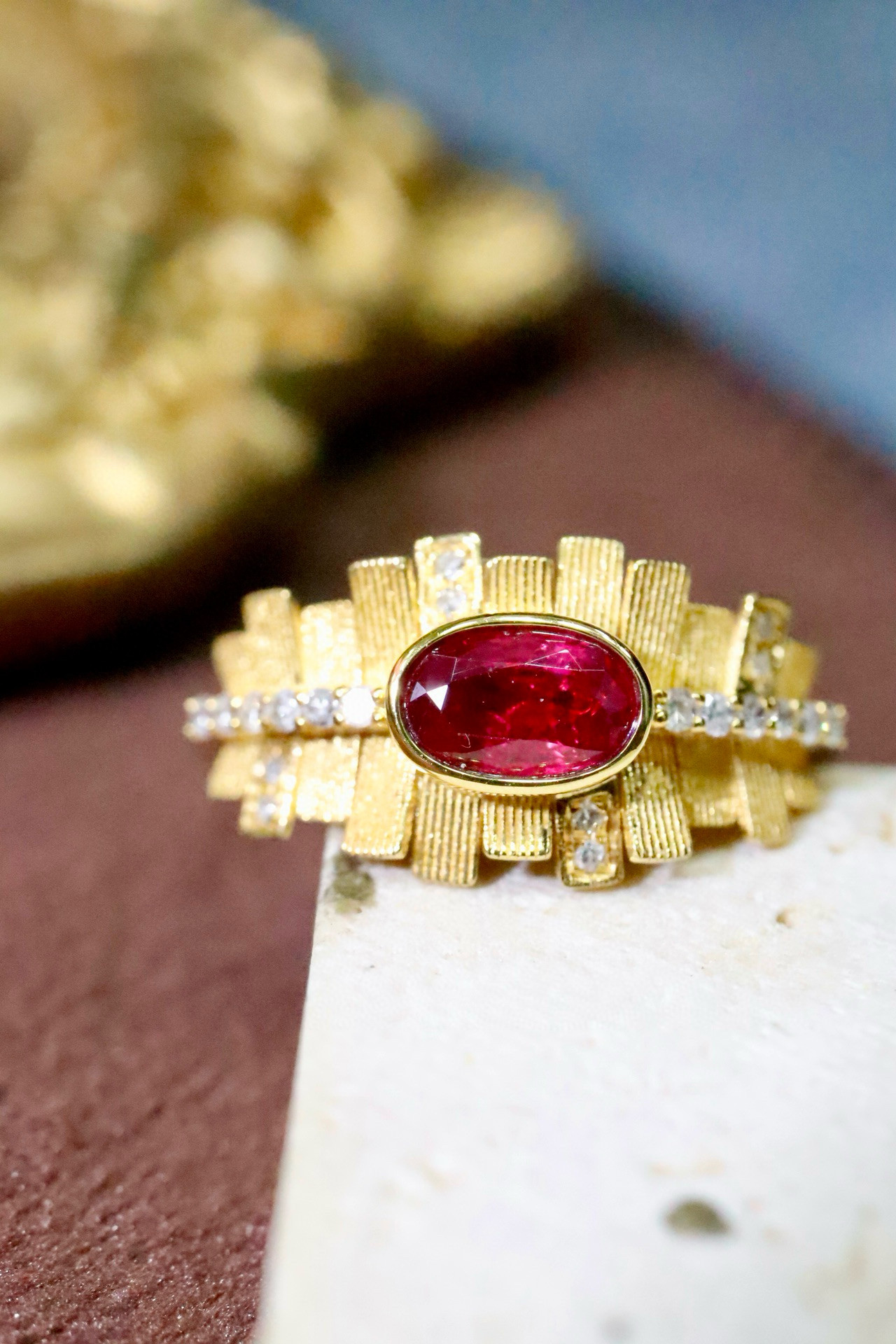 「細工」K18  天然ピジョンブランドルビー　天然ダイヤモンド　リング　純愛　女性　女王　0.63ct