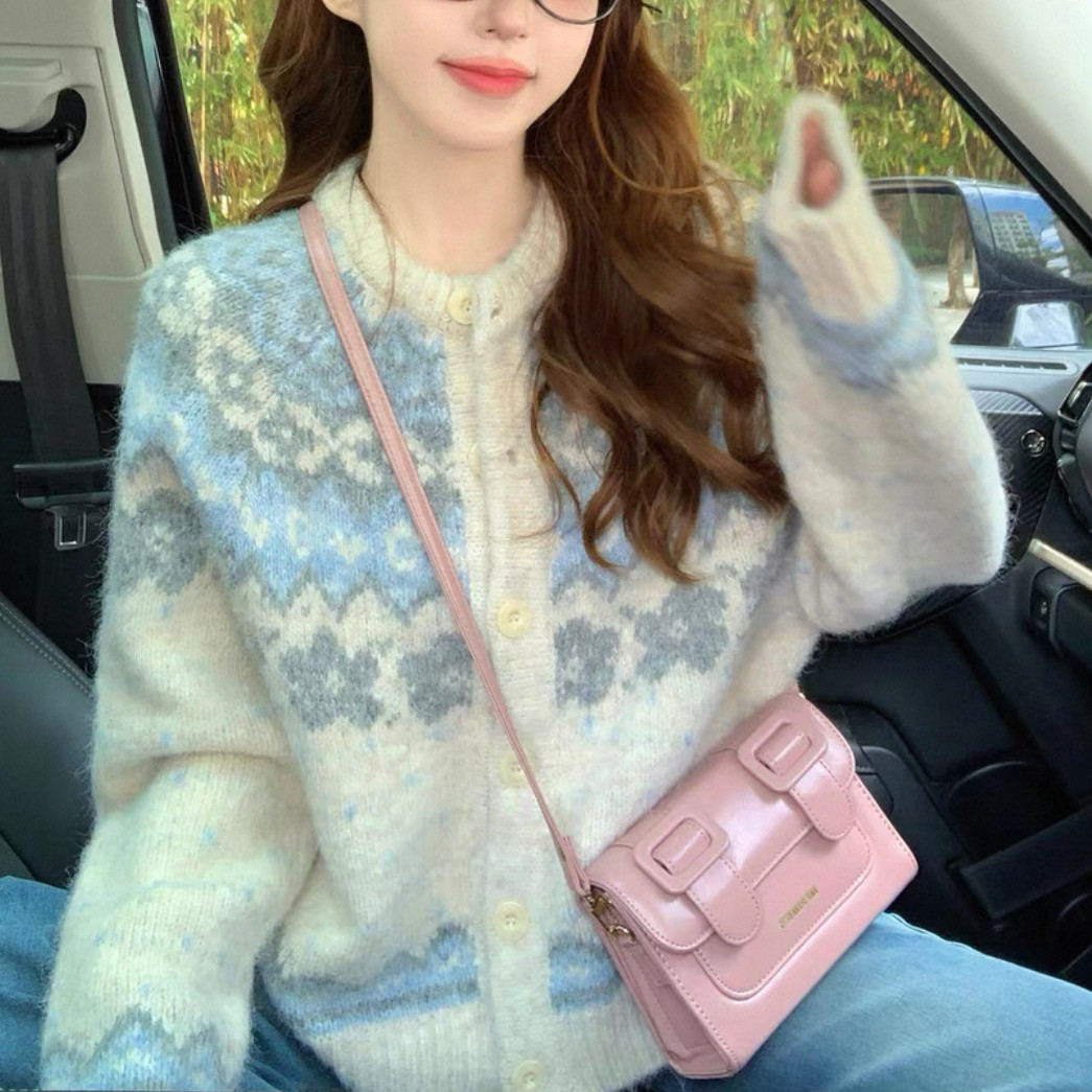 大人が着たいお洒落なカーディガン、手編みニットカーディガン、前開きニットセーター、防寒対策、秋冬ニットカーディガン、厚手