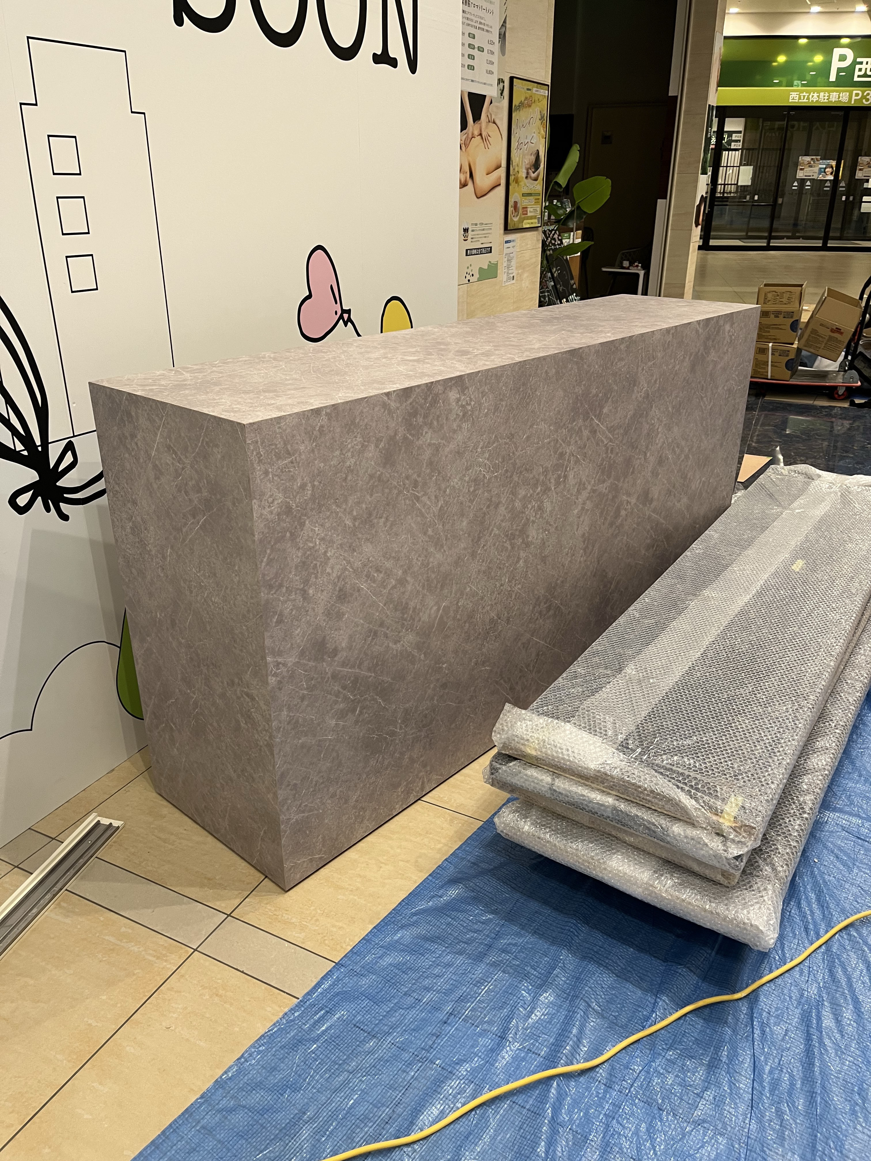 幅180✖︎高さ100✖︎奥行き50センチ。　メラミンモルタル風カウンター　レジカウンター