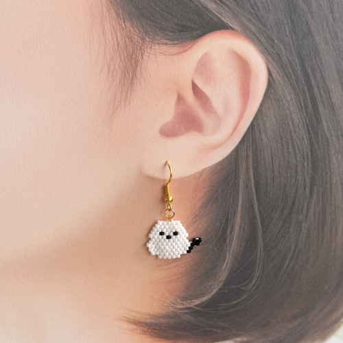 シマエナガのビーズステッチピアス＊イヤリング変更可 ピアス（フック