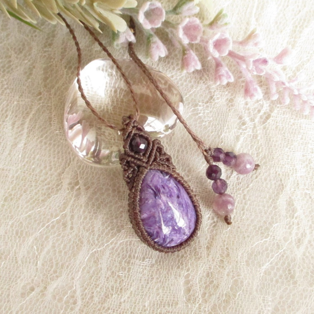 【୭*芸術的な美しさ୭*】チャロアイトのマクラメペンダント〈CP069〉