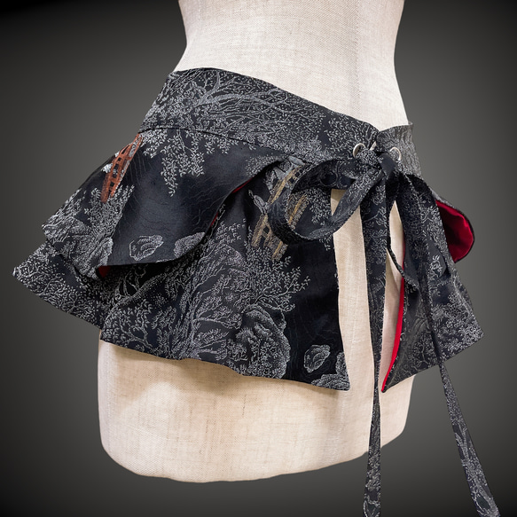 黒 銀刺繍 裏赤 フリルサッシュベルト リボン ウエスト 67〜87cm  太ベルト 着物リメイク 衣装 N71110 7枚目の画像