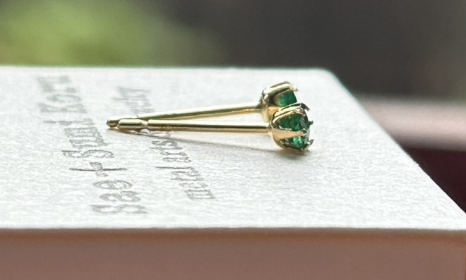 K18 Gold+Emerald 天然エメラルド 2ｍｍ スタッドピアス (両耳分）