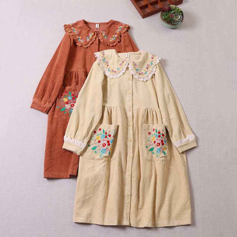 秋冬レトロ刺繍ベビーカラー 厚手コーデュロイワンピース ルーズフィット ミディ丈 トレンチコート風アウター