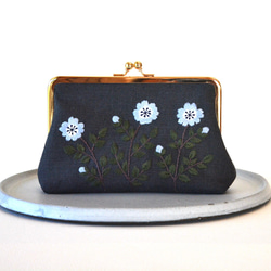 マルハナバチとミモザの刺繍のがま口ポーチ マチなし 可愛い お財布