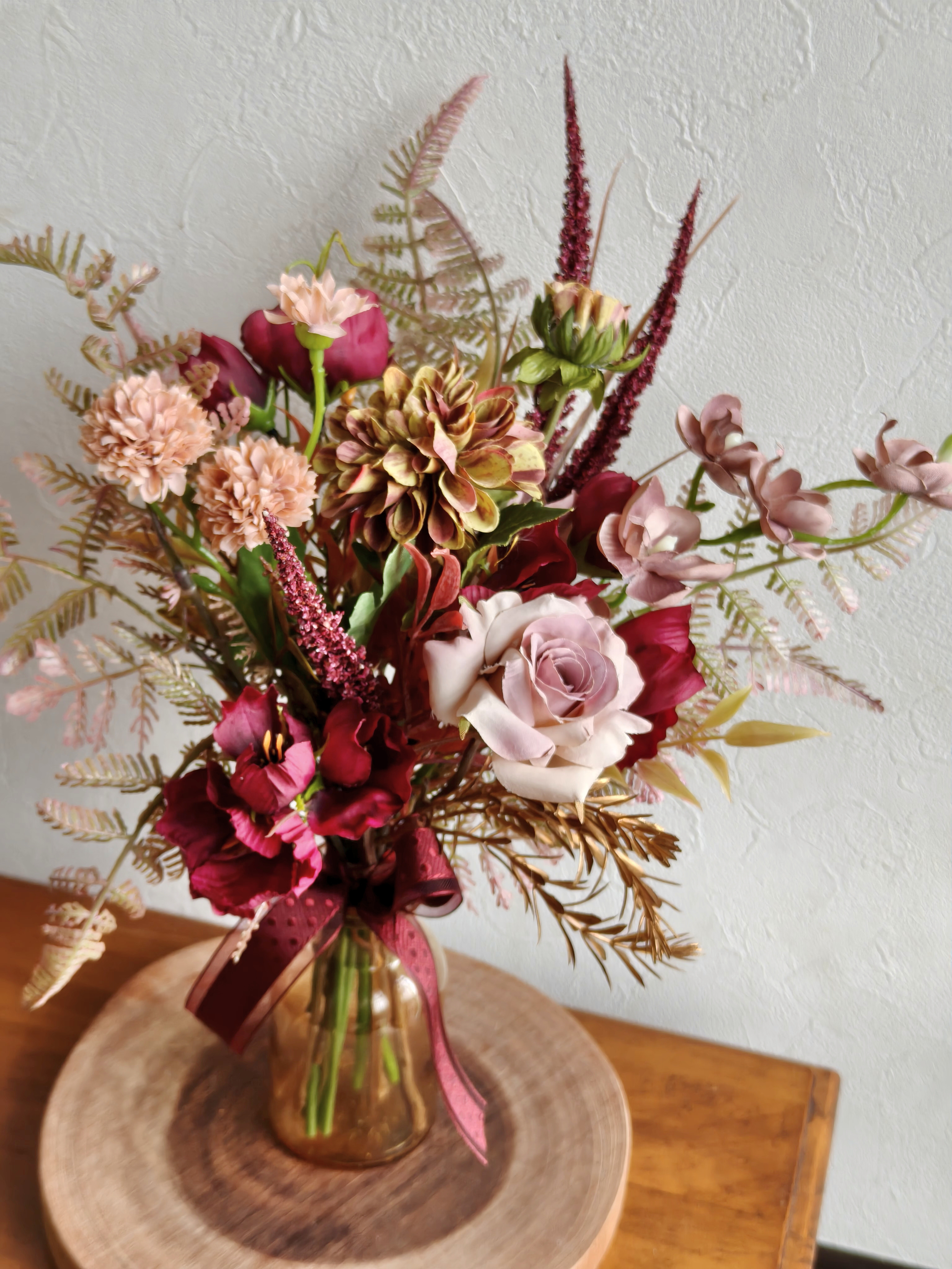 アンティークカラーのクラッチブーケ　冬の誕生花2025 ウェディング　開店祝い開業祝いギフト誕生日お祝いインテリア 4,615円