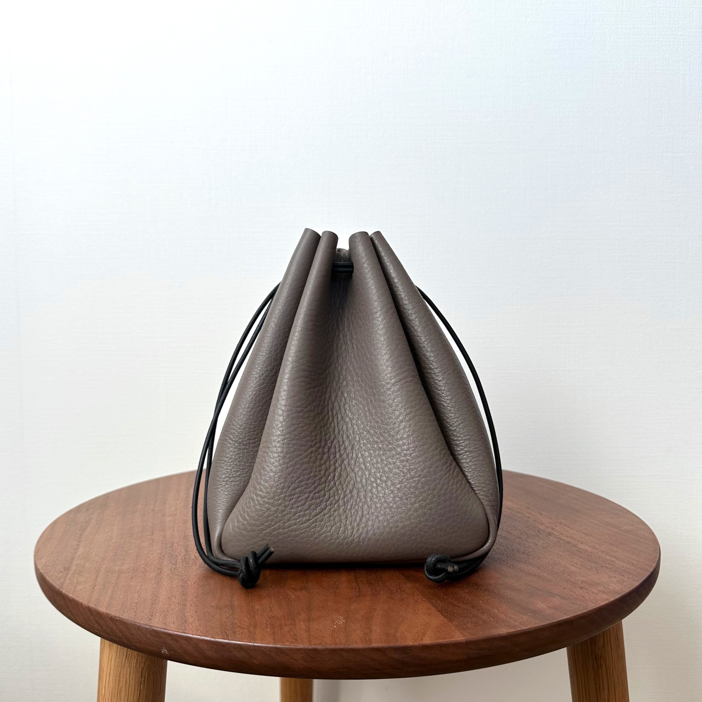 牛革巾着バッグ・トープ