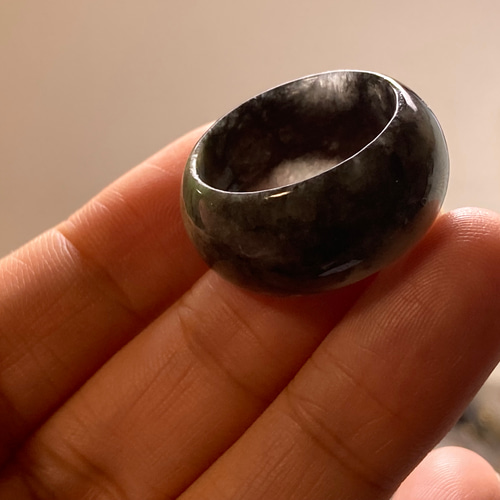 翡翠　グアテマラ産　龍　リング　美品 ソーティング L15-19 広幅 氷糯種 黒翡翠 21.5号 グアテマラ産 A貨 本翡翠 くりぬき