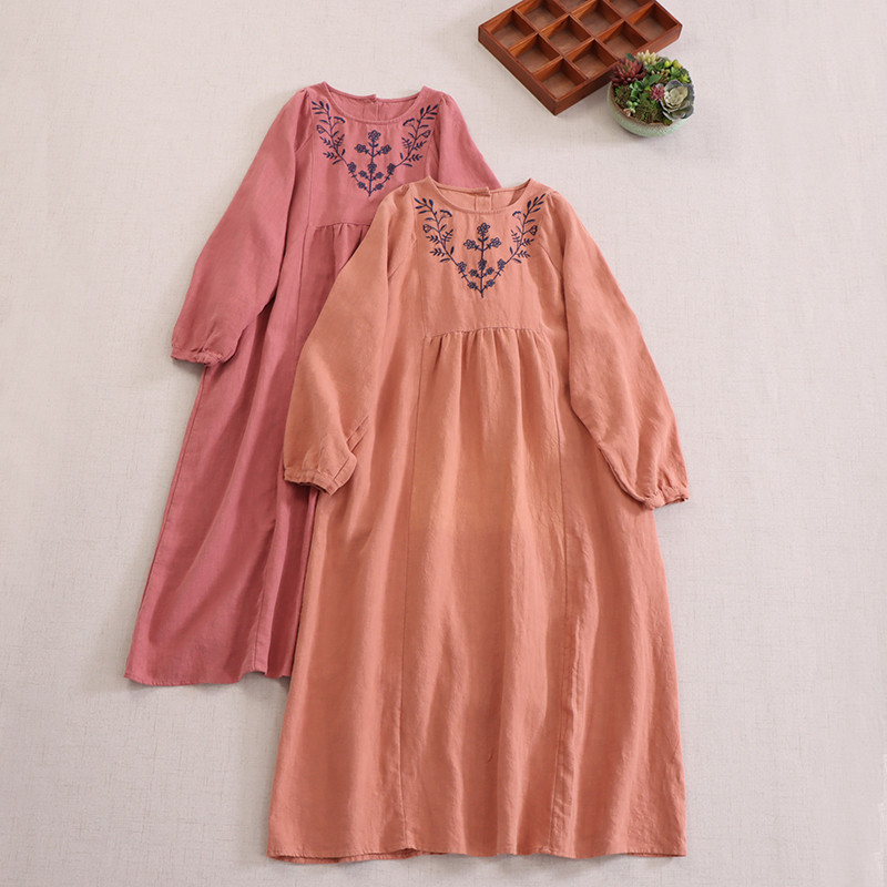 秋冬新作 レトロ刺繍 丸襟 ロングスリーブ コットンリネンワンピース ルーズプラスサイズ 万能搭配 背面ボタン ロングモ