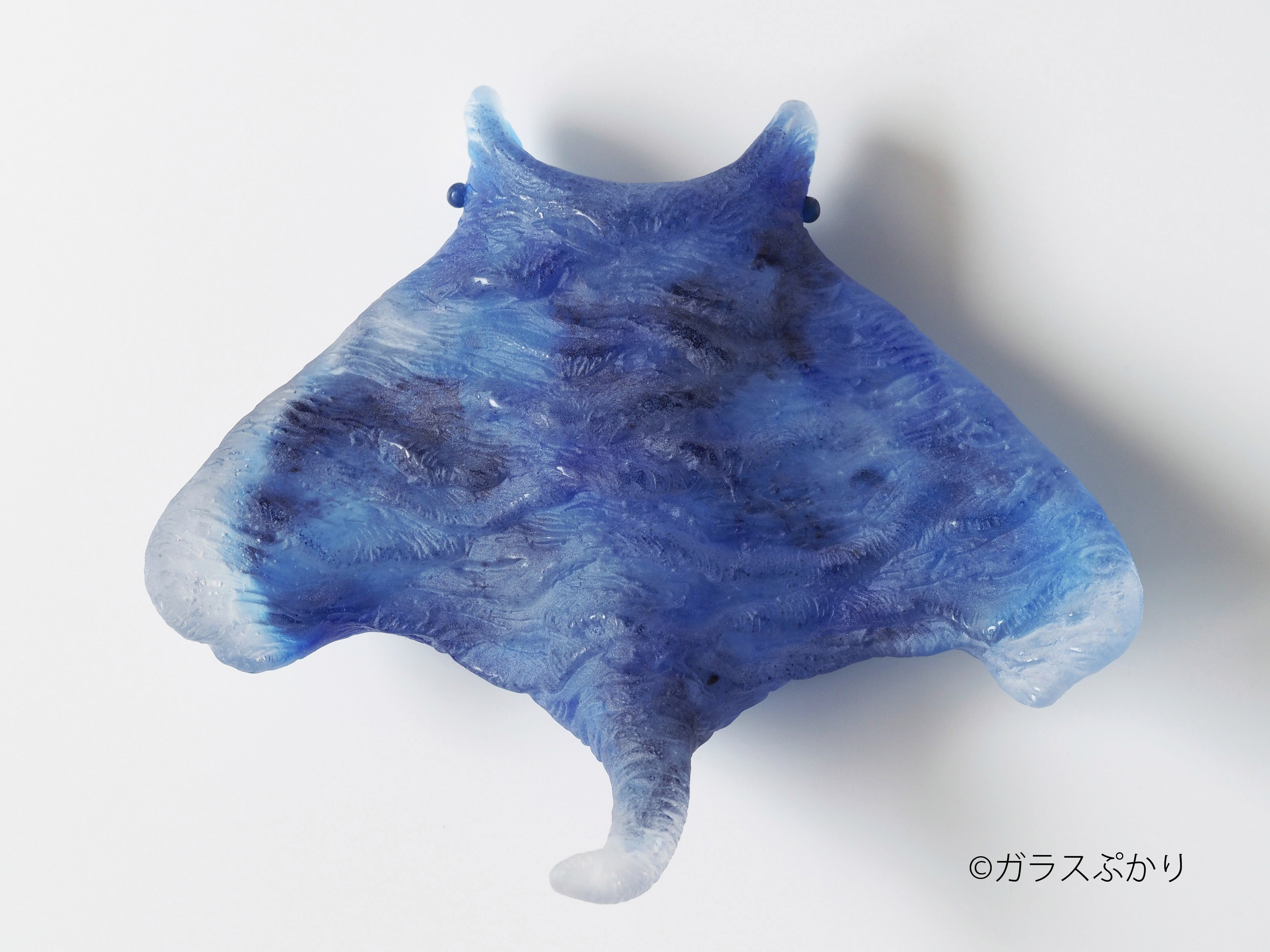 ガラス「夜波の魚」/オブジェ　置物　マンタ