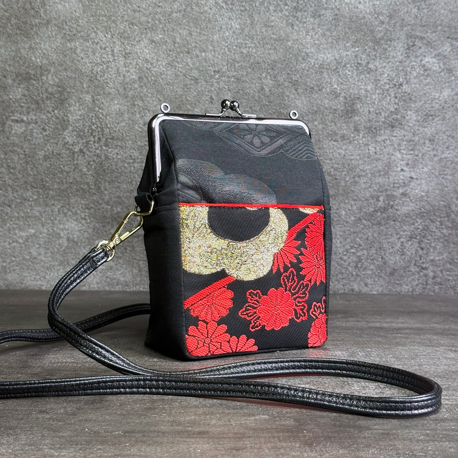 《濡羽柘榴》縦型がま口お散歩ミニショルダー（小）〈正絹・着物帯リメイク〉