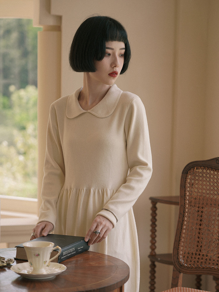 アプリコットウィンザードネックワンピース 2025 秋冬新作 カジュアルニットインナードレス