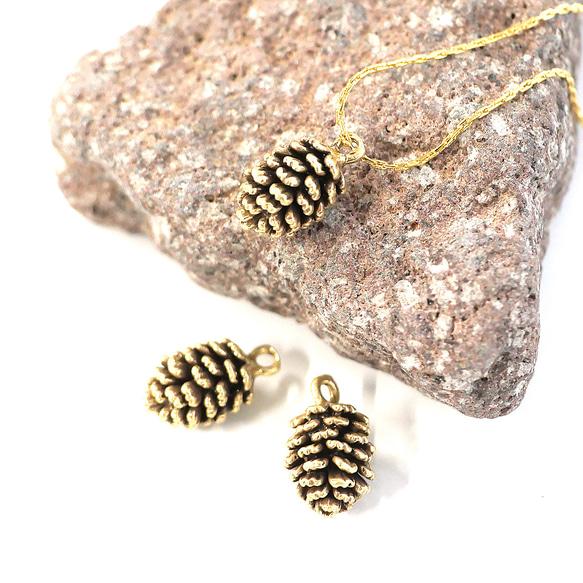 P4345 [2 件裝] 復古仿古金 16KGP 松果吊墜 第6張的照片