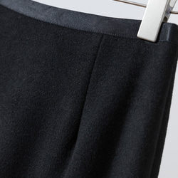 ★現貨★ 石墨烯內襯帶來卓越保暖效果。黑色複合佈料長裙，貨號：251118-3 第3張的照片