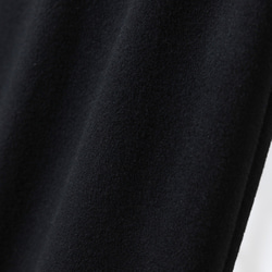 ★現貨★ 石墨烯內襯帶來卓越保暖效果。黑色複合佈料長裙，貨號：251118-3 第4張的照片