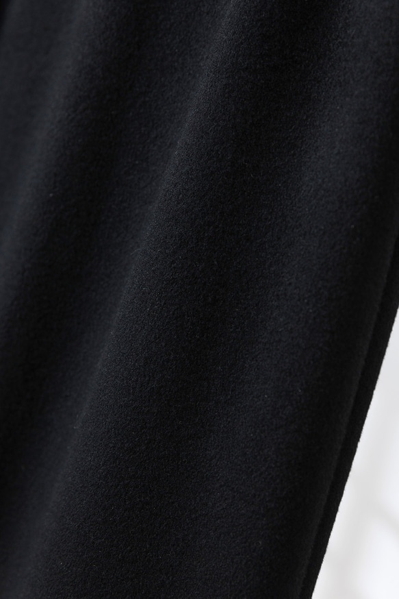 ★現貨★ 石墨烯內襯帶來卓越保暖效果。黑色複合佈料長裙，貨號：251118-3 第4張的照片