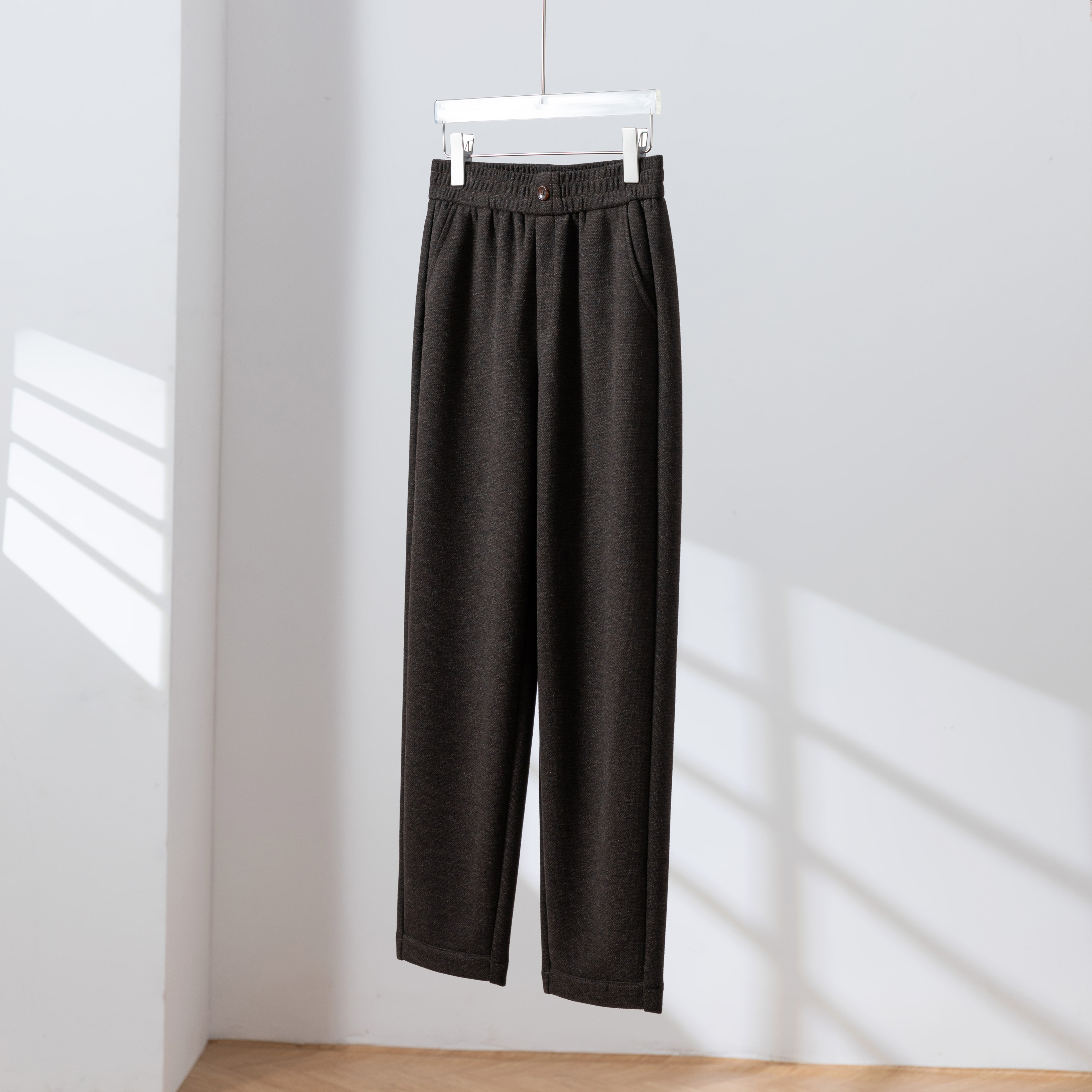 ★即納★寒い季節も穿くだけであったか ウール混ボンディング生地　テーパードパンツ　濃い茶色　251119-2 5,175円