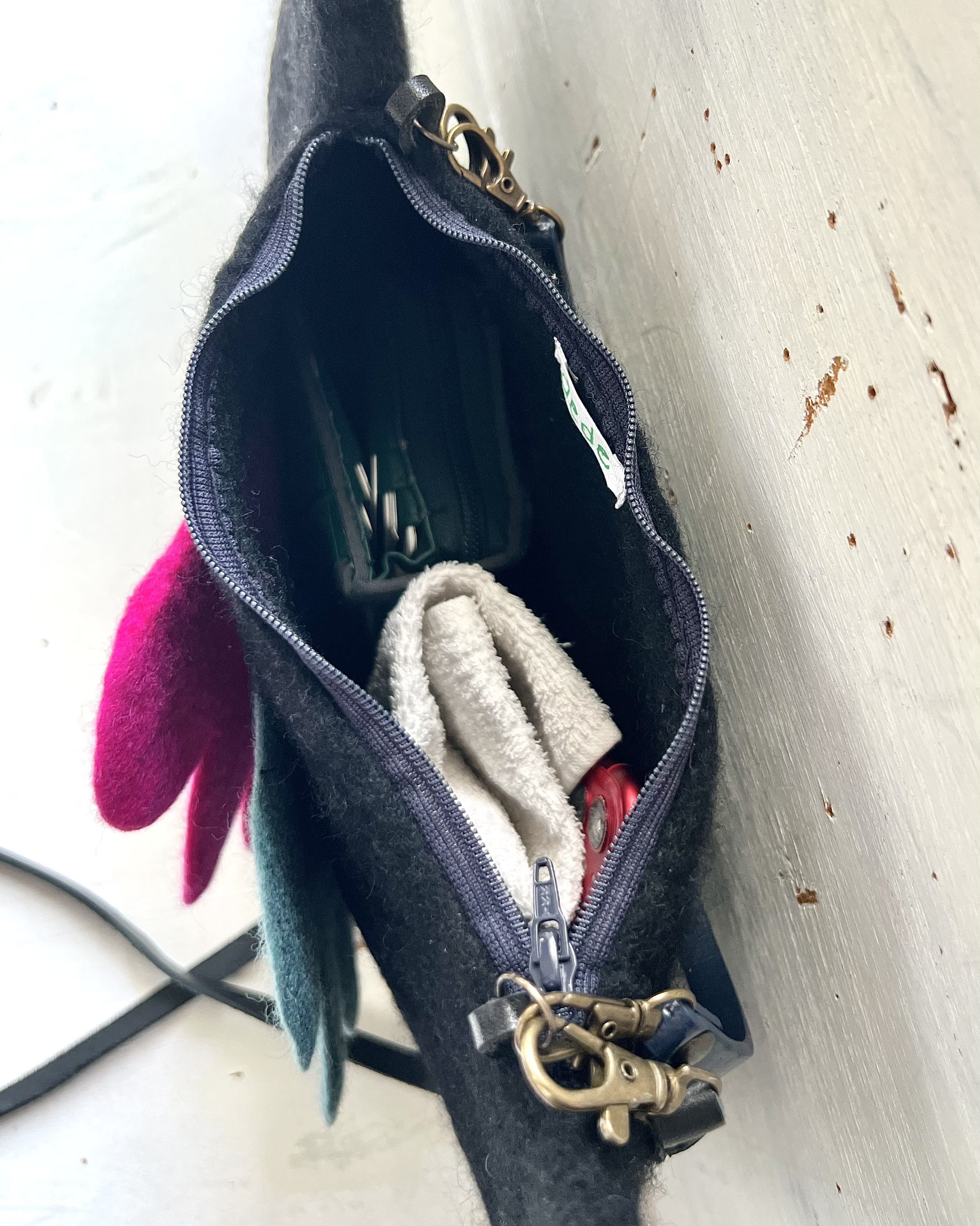 カラフルな動物ポーチ（鳥✖️ブラック）