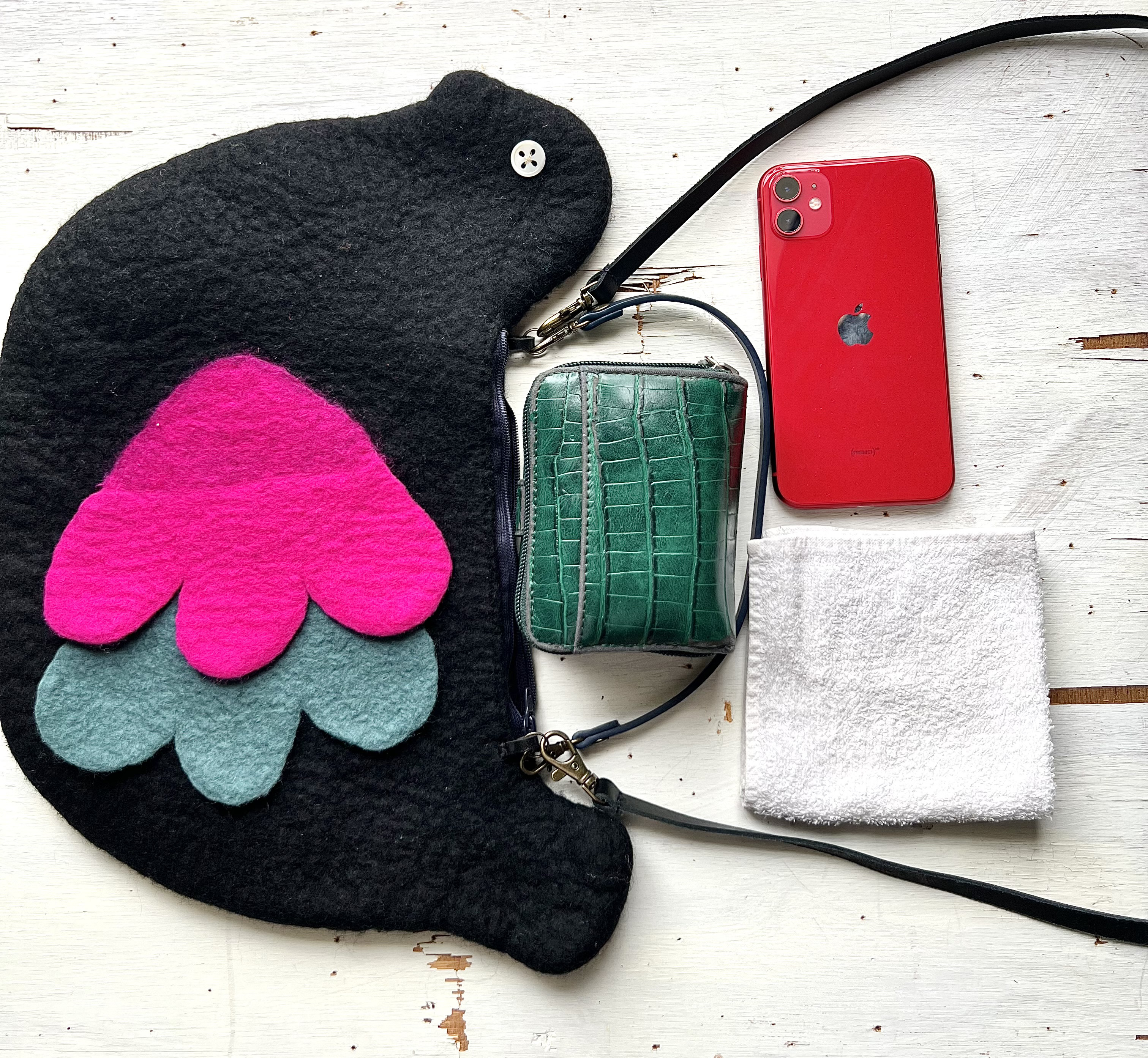 カラフルな動物ポーチ（鳥✖️ブラック）