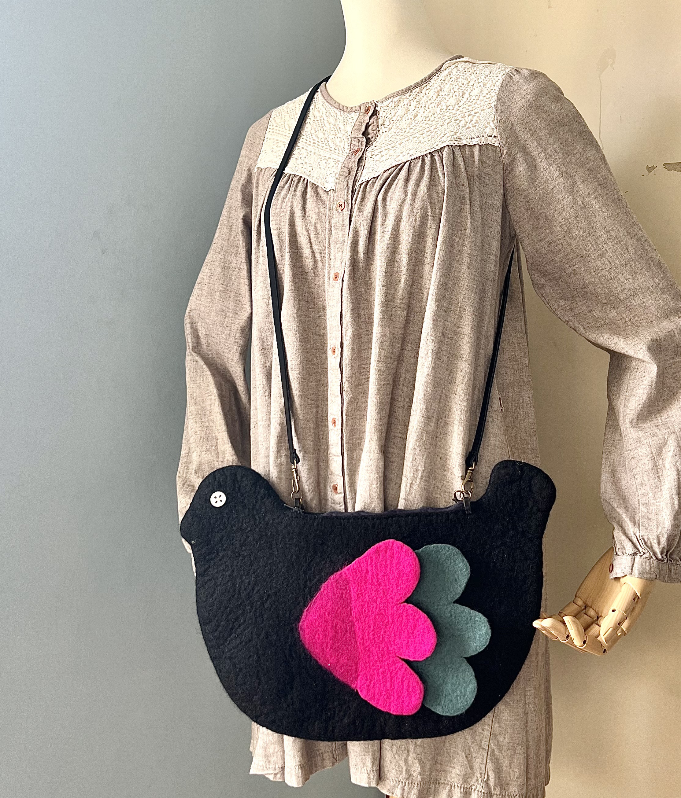 カラフルな動物ポーチ（鳥✖️ブラック）