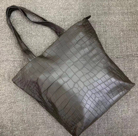 オーダーメイド超柔らかい　クロコダイル革トートバッグ 軽量 肩掛け 男女兼用　本革 腹革レザーバッグ