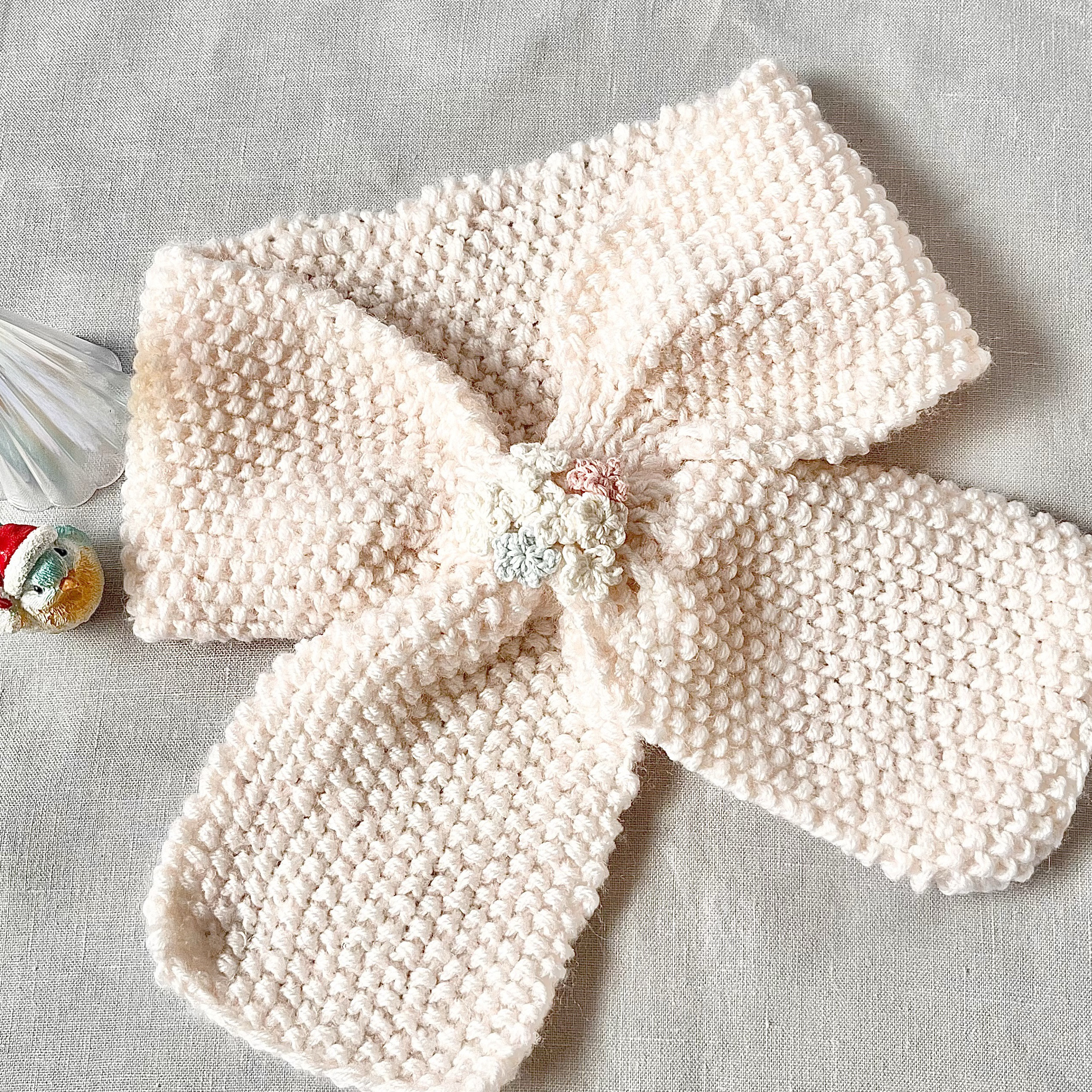 アルパカ混ふわふわリボンマフラー｜ 小花のアクセントが可愛い柔らかニット