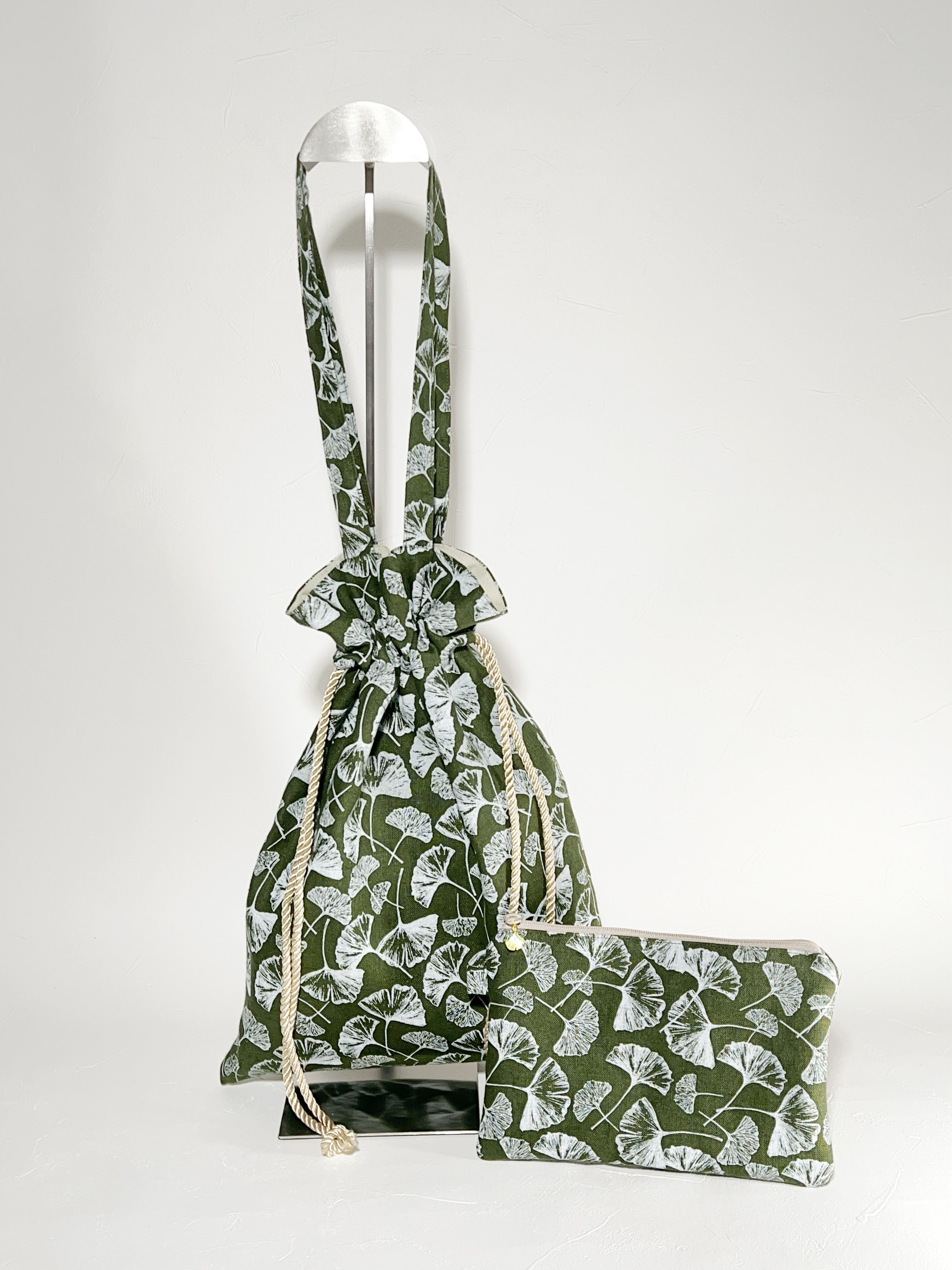 イチョウ巾着バッグとポーチのセット（モスグリーン×白） 4,940円