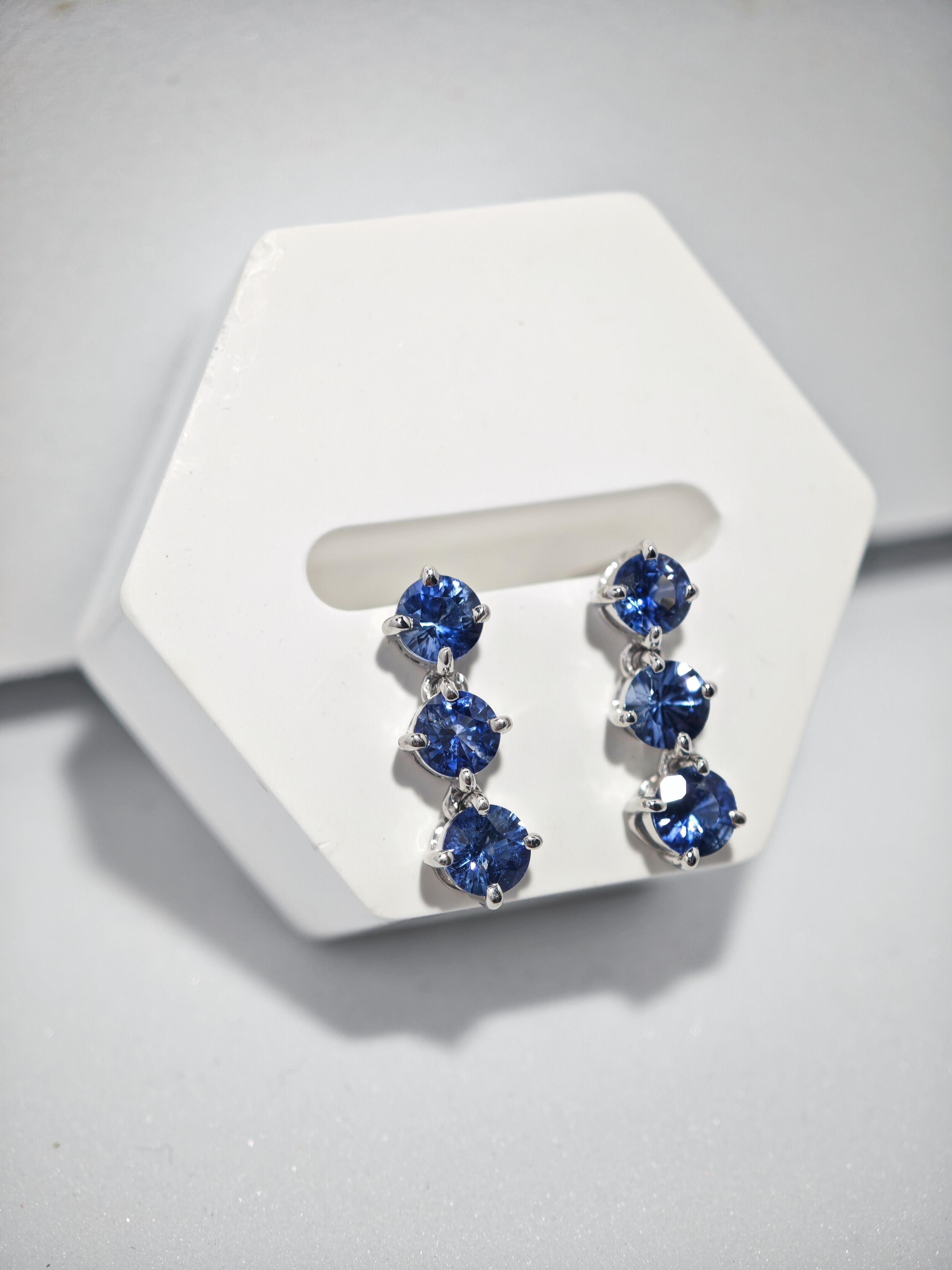 天然サファイア　ダイヤモンドカット シルバー　ピアス