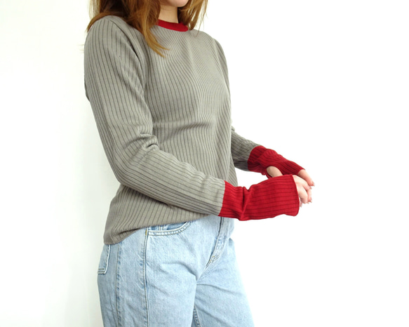 【日本製造】羊毛混紡針織衫，附指孔（灰褐色 x 紅色） 第8張的照片