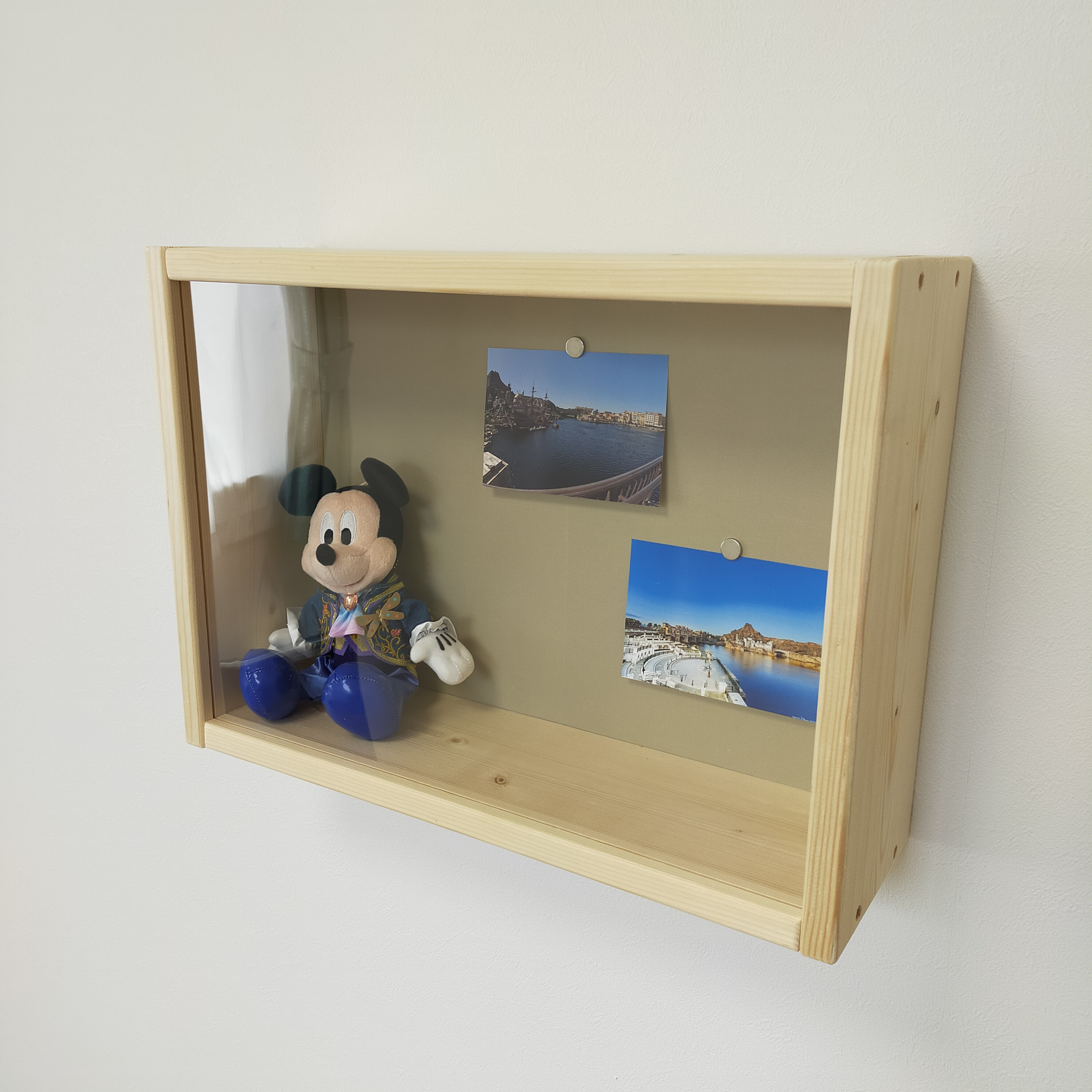 ディスプレイケース　多色　飾り棚　ぬいぐるみ　推し活　壁掛け　磁石　ディスプレイラック