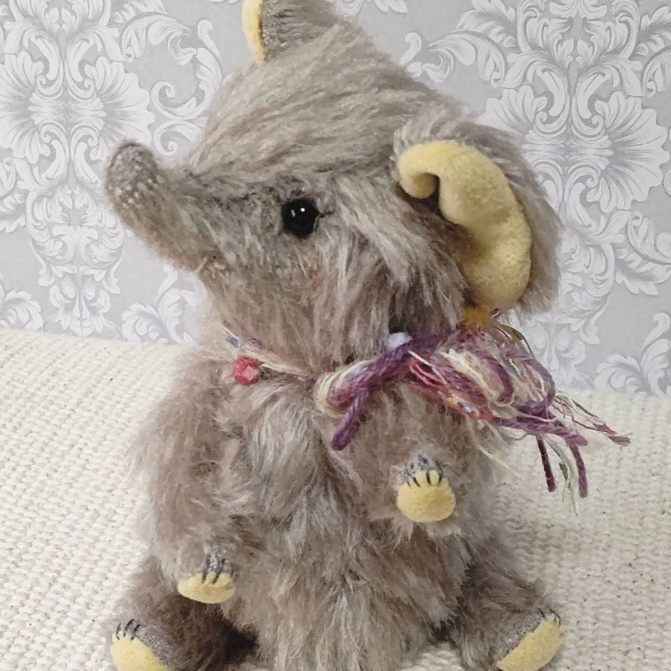 おすわりゾウさん（グレー） 約16.5cm／ テディベアタイプのゾウさんのぬいぐるみ