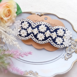 薄いグレージュのフリンジ付きインド刺繍リボンのポニーフック ポニー