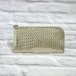 大きく開いて使いやすい！ マチ付き 極小長財布 8枚カードポケット 編み込みエンボスレザー ゴールド 2枚目の画像