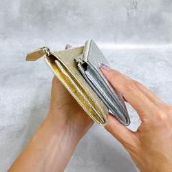 大きく開いて使いやすい！ マチ付き 極小長財布 8枚カードポケット 編み込みエンボスレザー ゴールド 14枚目の画像