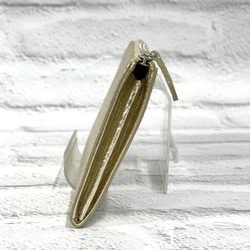 大きく開いて使いやすい！ マチ付き 極小長財布 8枚カードポケット 編み込みエンボスレザー ゴールド 3枚目の画像