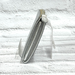 大きく開いて使いやすい！ マチ付き コンパクト財布 ハーフ 編み込みエンボスレザー シルバー 4枚目の画像