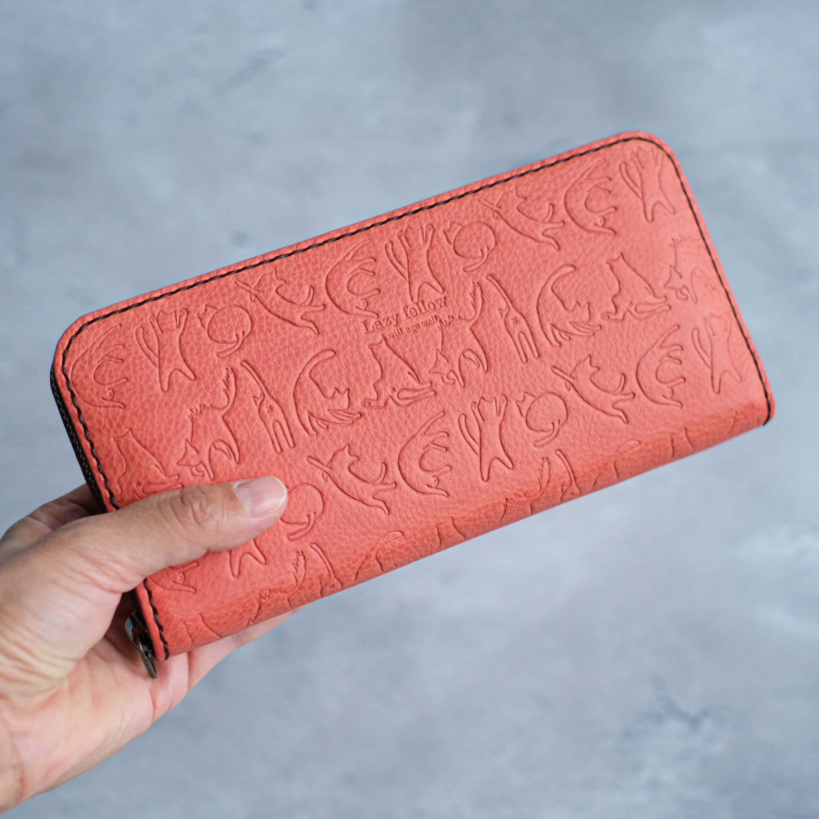 ［猫の長財布　ピンク］納期１週間　ラウンドファスナー長財布　本革　手縫い　猫柄　春財布　かわいい財布