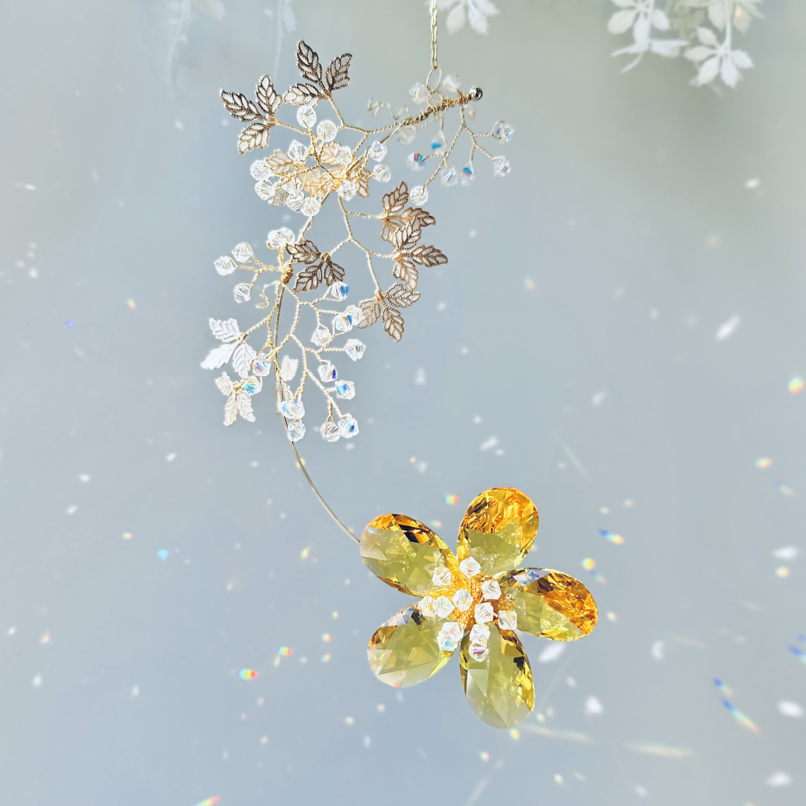 〜心ときめく陽だまりの輝き〜フラワー＆ベリービジューサンキャッチャー［スワロ　イエローゴールド］ひとめぼれ新作2026