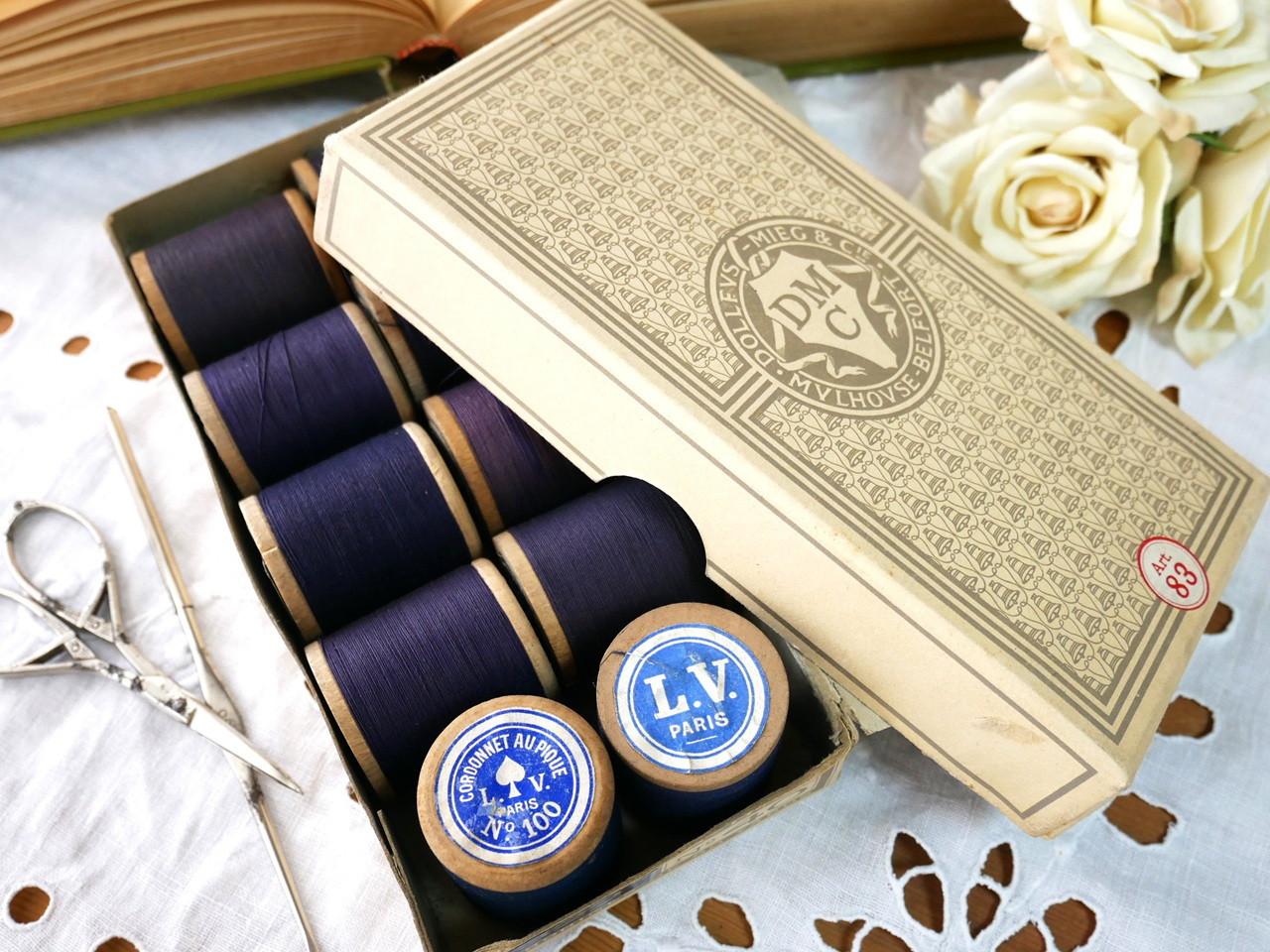 フランスアンティークDMCボックス入りL.V木製糸巻きセット