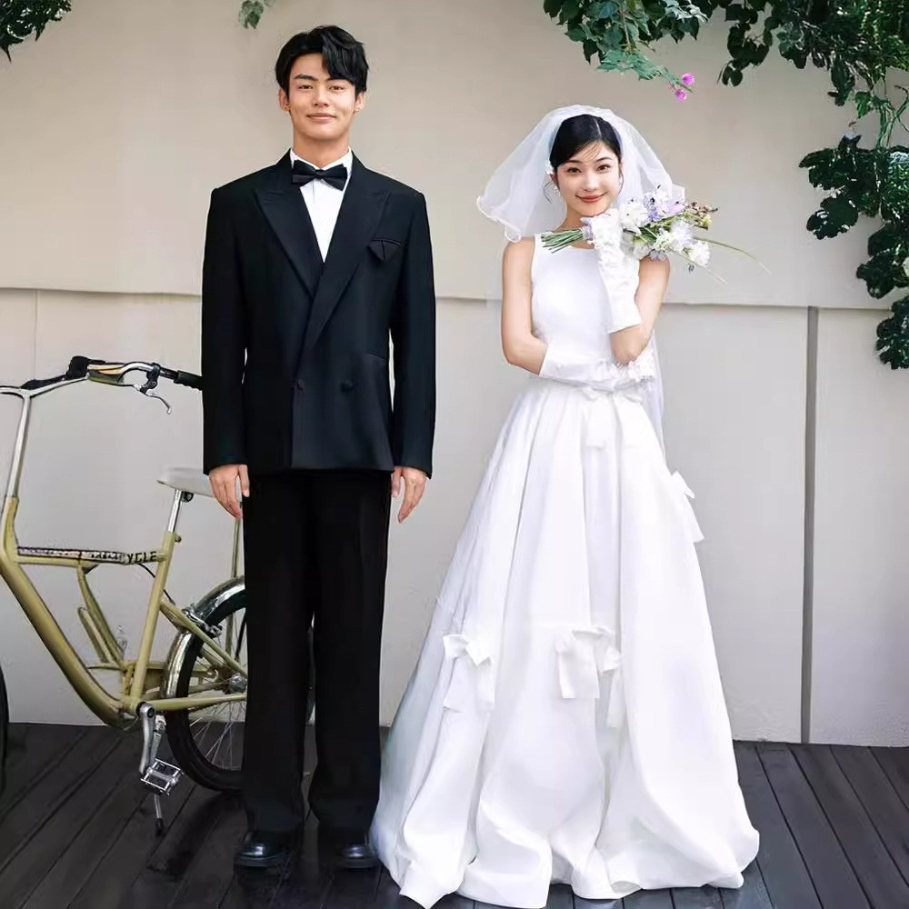 高級感 白 黒ノースリーブ リボン ウェディングドレス シンプル 優雅 韓国風 花嫁 誕生日 前撮り HL641