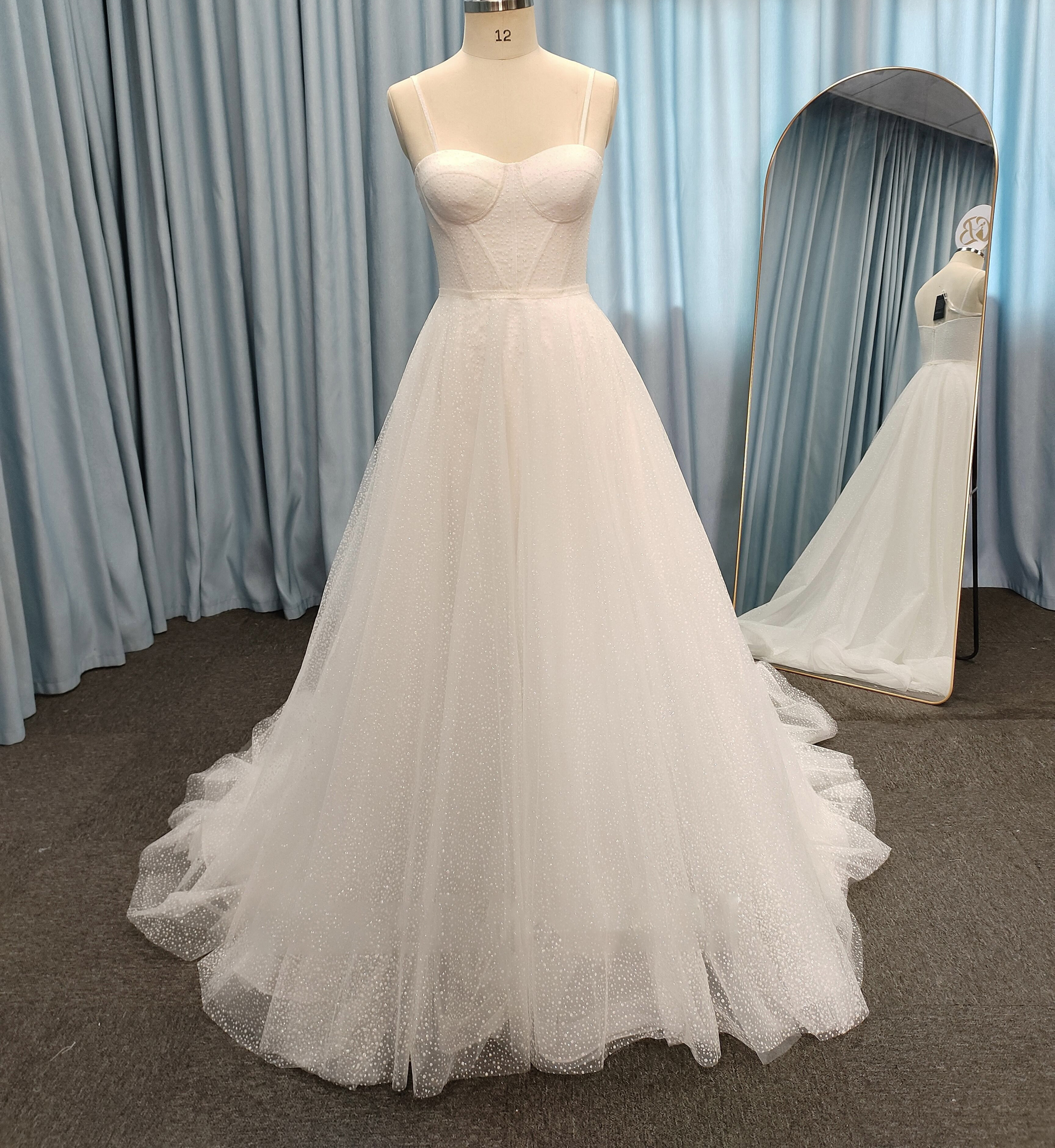 お買得　ファスナー　短いトレーン　ホワイト　袖無し　可愛い　プリンセスライン　痩せて見える　前撮り二次会ドレスブライダル