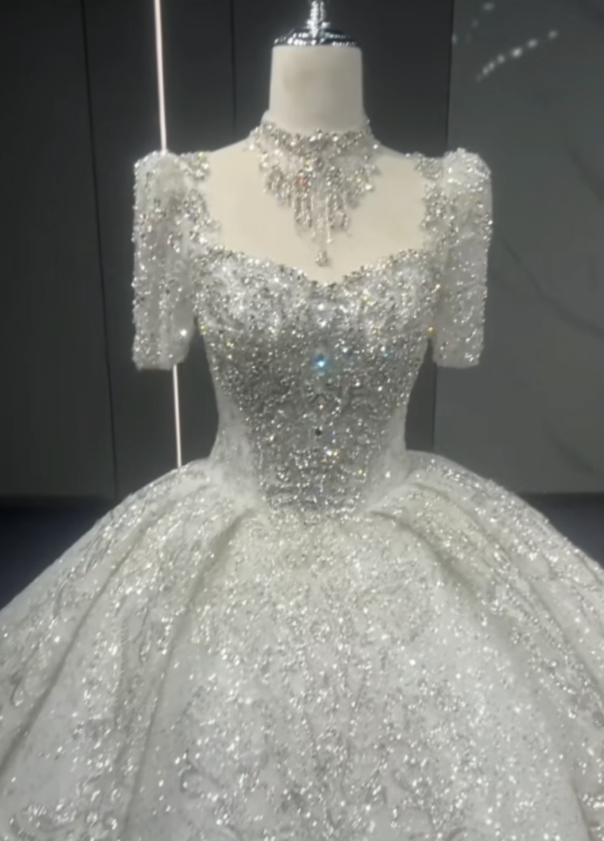 韓国風　グッリタースカート　半袖　スクエアネック首飾り付き　ラメ入り　キラキラピカピカ　ストーン　レース目立つあみあげ