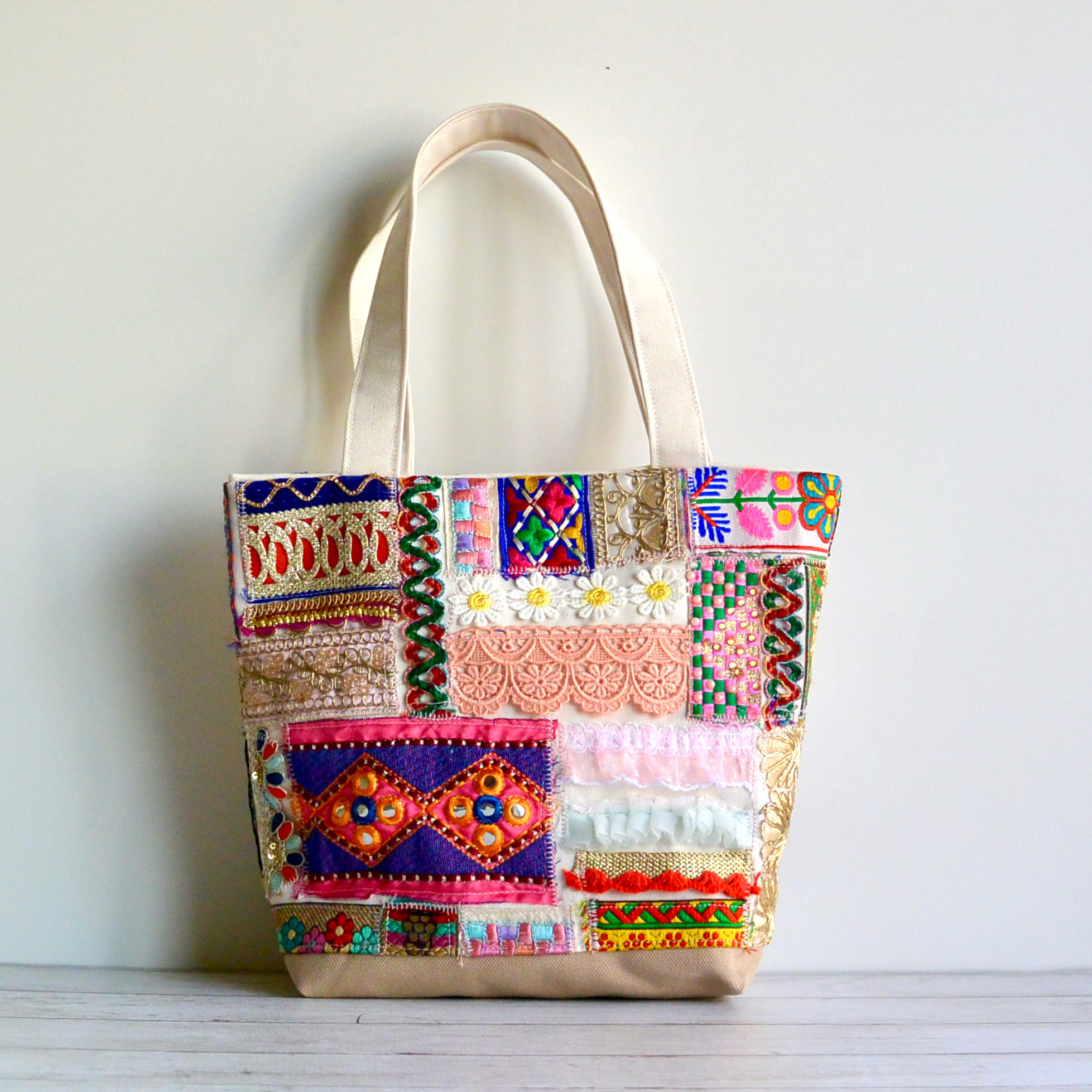 インド刺繍リボンのパッチワーク風トートバッグ【ちょっと小さめMサイズ】