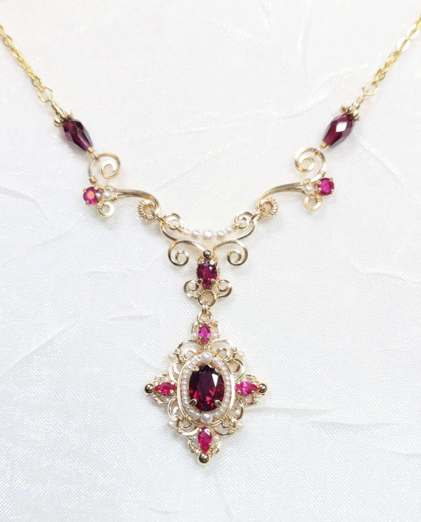 ルベライトとルビーのゴージャスネックレス＊ （ワイヤーアクセサリー ワイヤージュエリー 紫月 天然石  ）