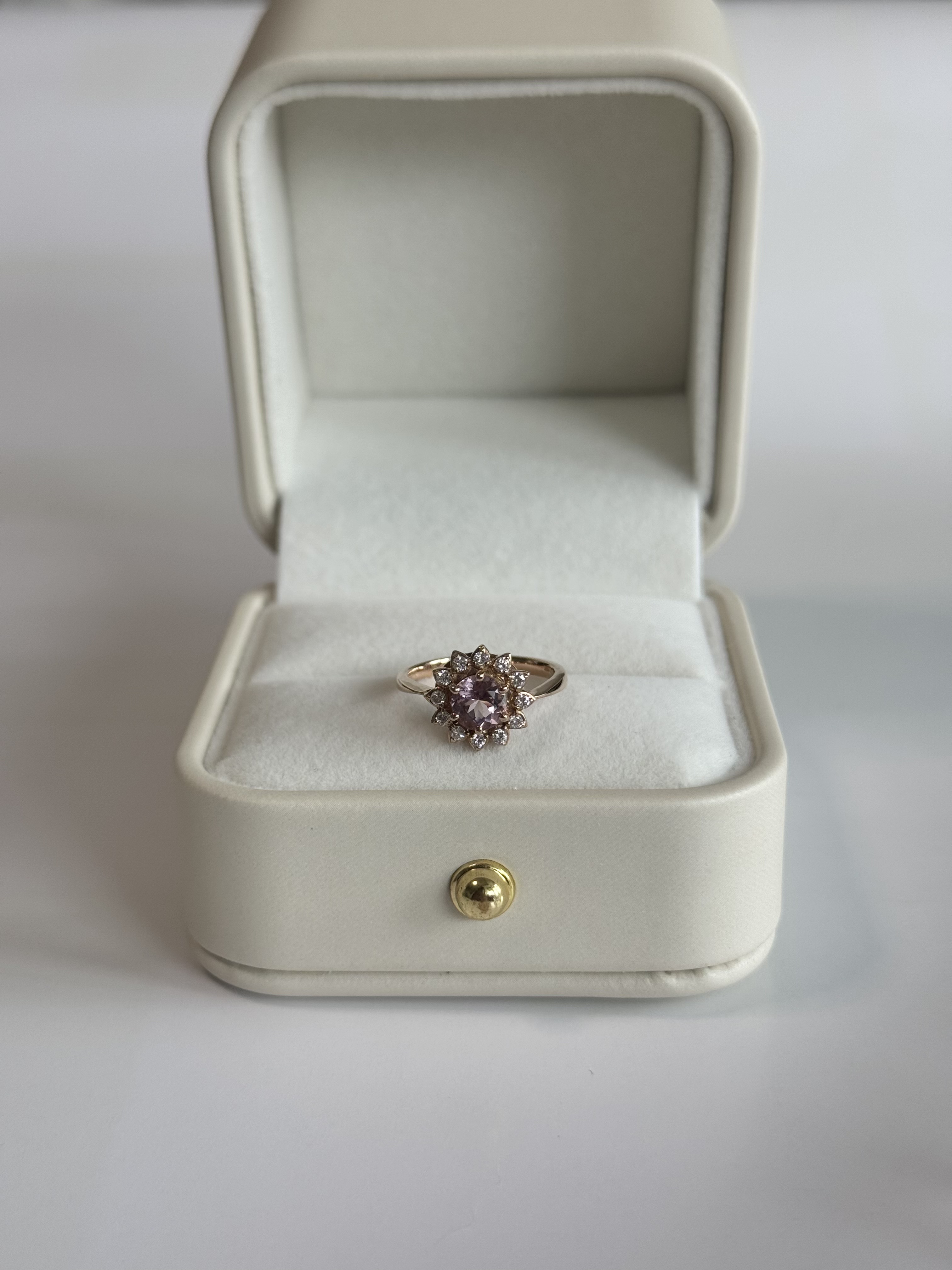 PT900 モルガナイト　ダイヤモンド　ティアラ　V字リング