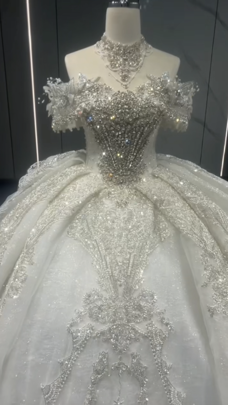 買わないと損　高級感　オフショルダー　二の腕を隠せる　ロングトレーン　サイズオーダー可能　キラキラチュールスパコール付き