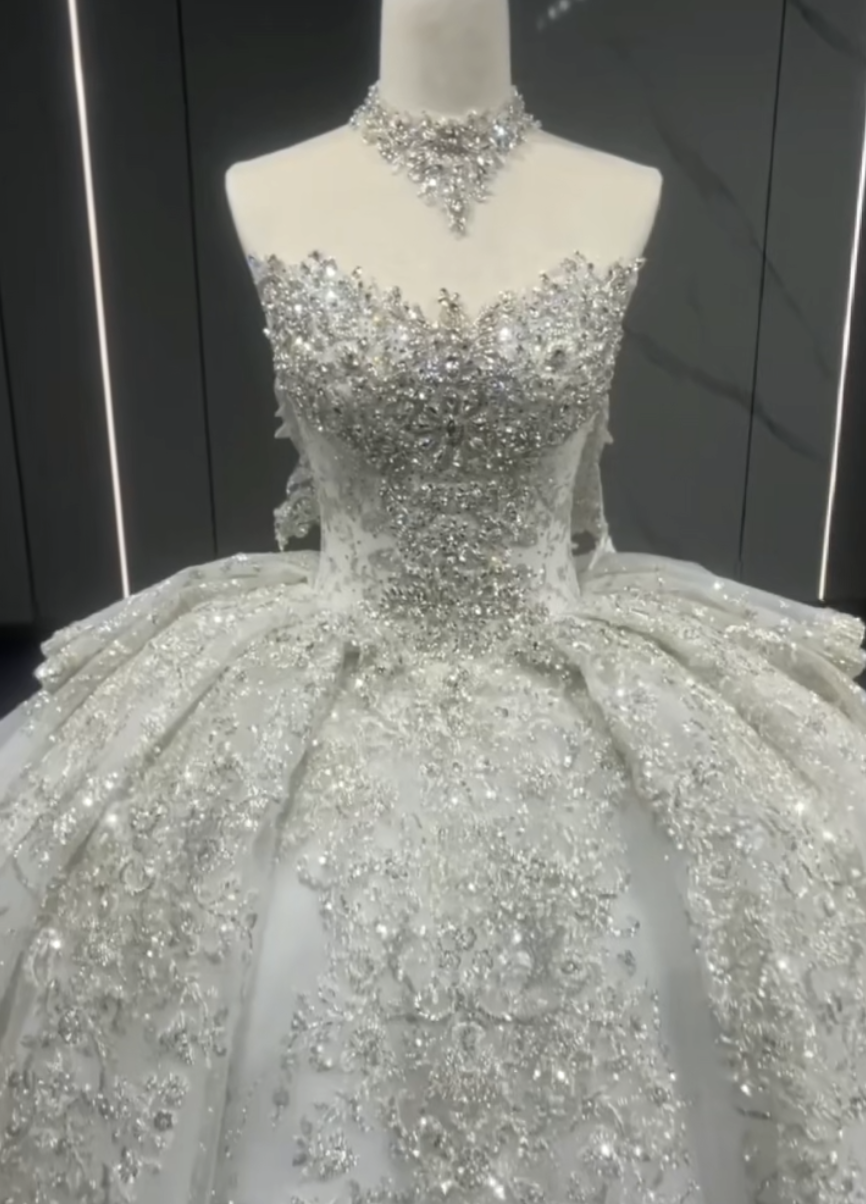 高品質保証　チューブトップ　取り外し可能お袖　ネックレス付き　ロングトレーン　キラキラスカート　ラメ入り　ウェディング
