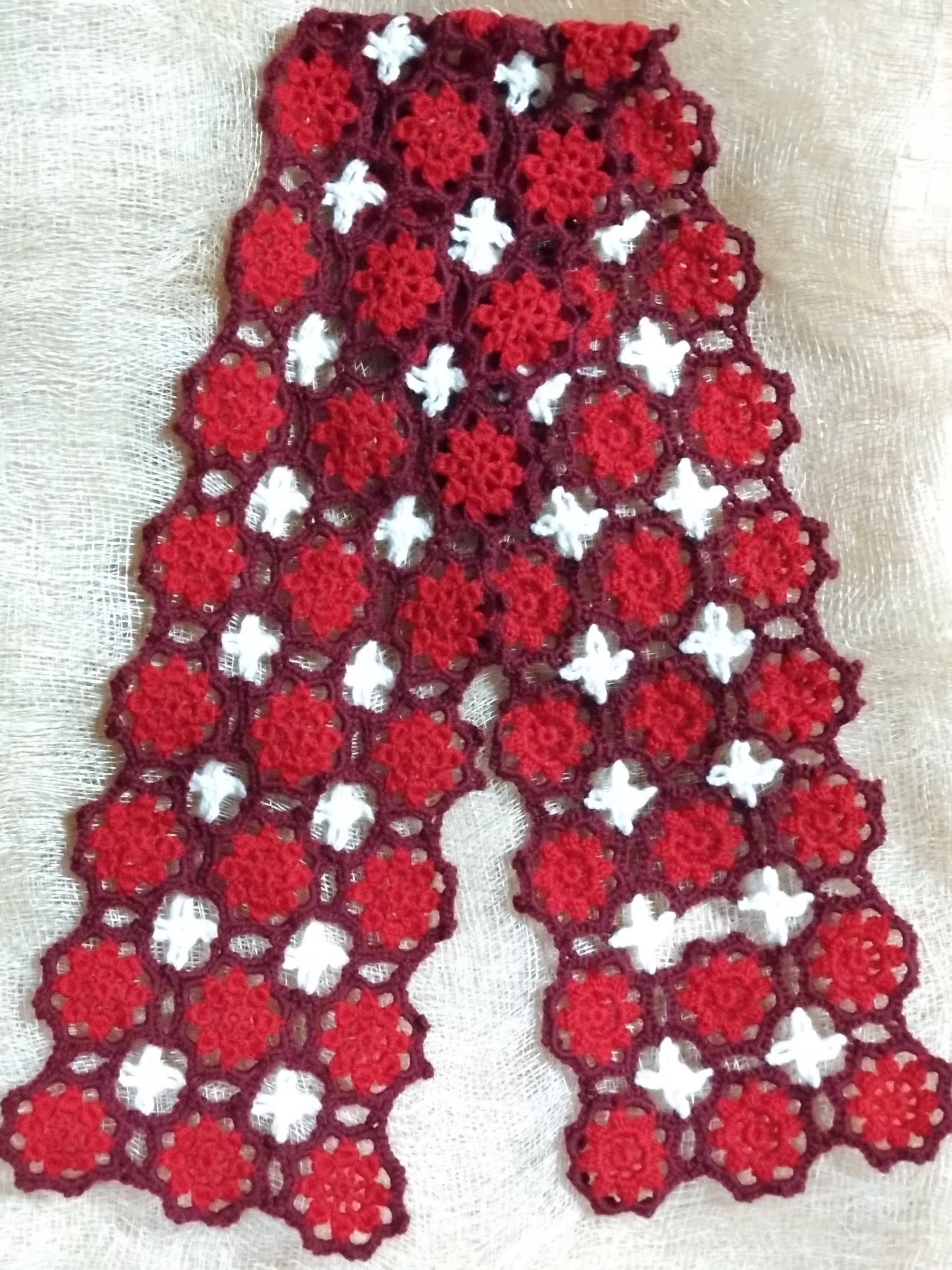 「手編みマフラー」No.6　赤系　モチーフつなぎ　かぎ針編み
