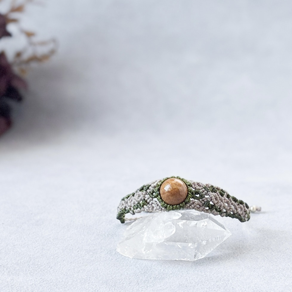 北海道産カムイコタン〈黄金〉マクラメブレスレット