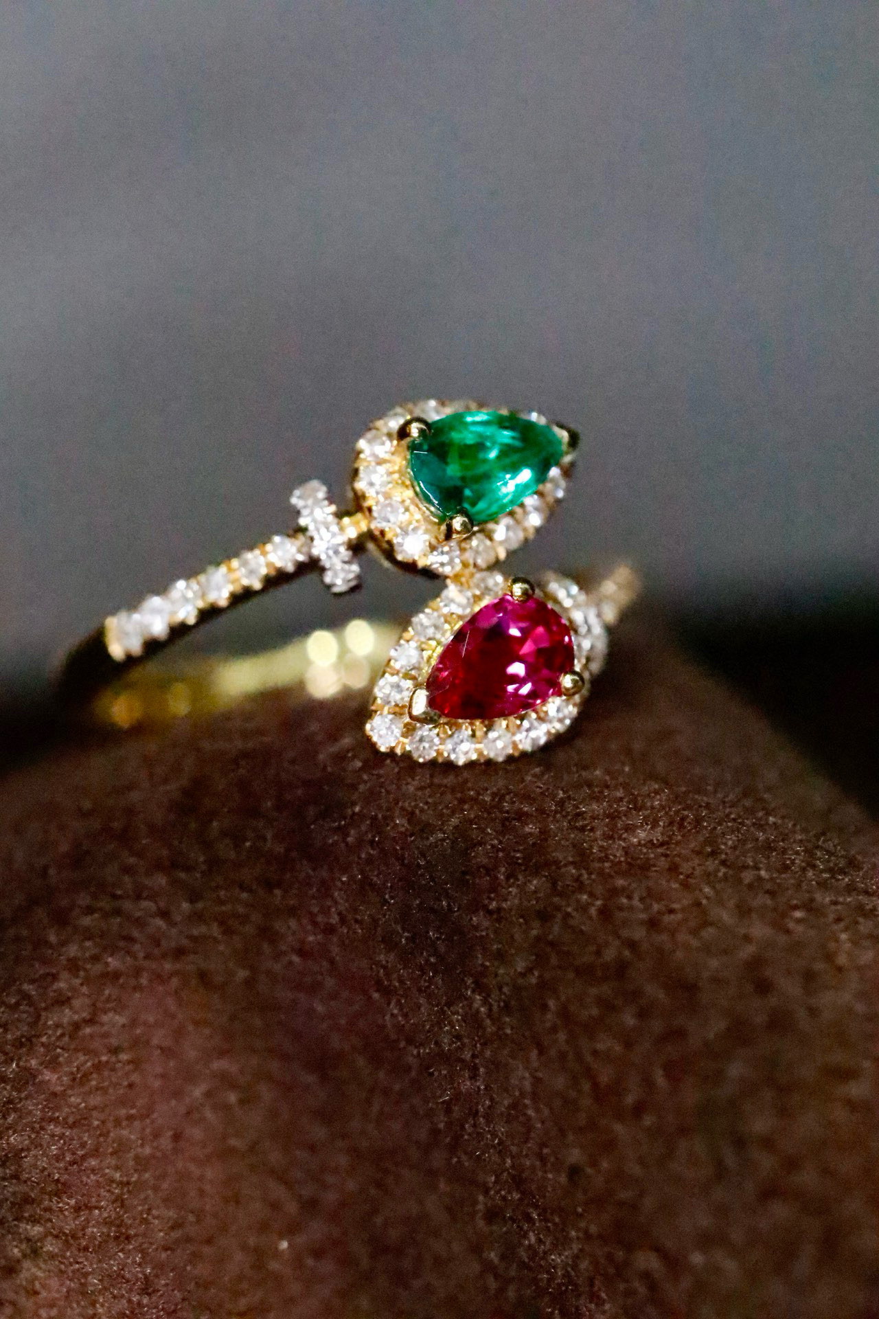 「細工」K18  天然ピジョンブランドルビー　天然ダイヤモンド　リング　純愛　女性　女王　0.63ct